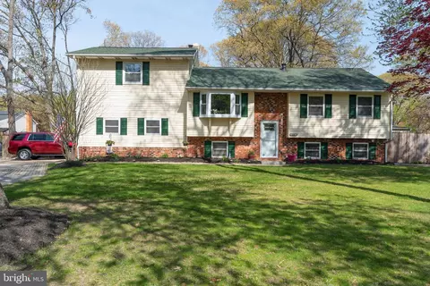 241 11th St, Pasadena, MD 21122