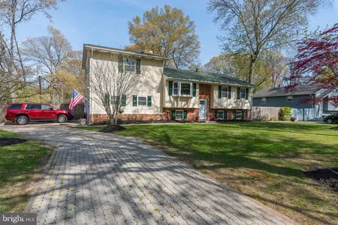241 11th St, Pasadena, MD 21122 photo 4