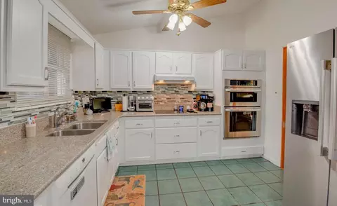 241 11th St, Pasadena, MD 21122 photo 11