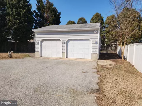 Exterior - 916 Marthas Vineyard Ln, Pasadena, MD 21122 photo 4 of 5
