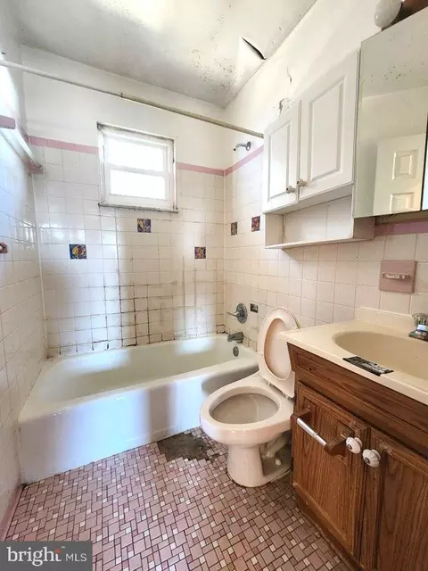 Bath - 916 Marthas Vineyard Ln, Pasadena, MD 21122 photo 1 of 1