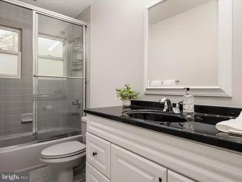 Bath - 336 Severn Rd, Annapolis, MD 21401 photo 5 of 5