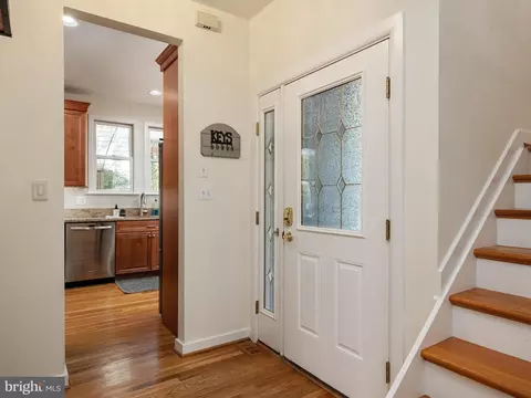 Entry Way - 336 Severn Rd, Annapolis, MD 21401 photo 1 of 2