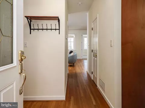 Entry Way - 336 Severn Rd, Annapolis, MD 21401 photo 2 of 2