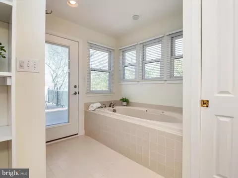 Bath - 336 Severn Rd, Annapolis, MD 21401 photo 3 of 5