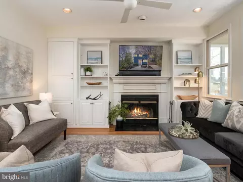 Living - 336 Severn Rd, Annapolis, MD 21401 photo 2 of 4
