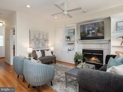 Living - 336 Severn Rd, Annapolis, MD 21401 photo 3 of 4