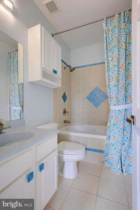 Bath - 8177 Bodkin Ave, Pasadena, MD 21122 photo 9 of 14