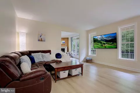Living - 8177 Bodkin Ave, Pasadena, MD 21122 photo 1 of 5