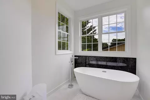 Bath - 8177 Bodkin Ave, Pasadena, MD 21122 photo 4 of 14