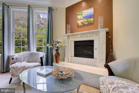 Living - 8177 Bodkin Ave, Pasadena, MD 21122 photo 3 of 5