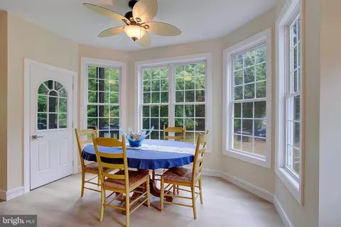 Dining - 8177 Bodkin Ave, Pasadena, MD 21122 photo 4 of 4