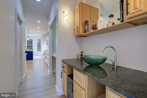 Entry Way - 8177 Bodkin Ave, Pasadena, MD 21122 photo 5 of 6
