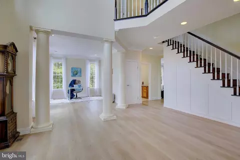 Entry Way - 8177 Bodkin Ave, Pasadena, MD 21122 photo 3 of 6