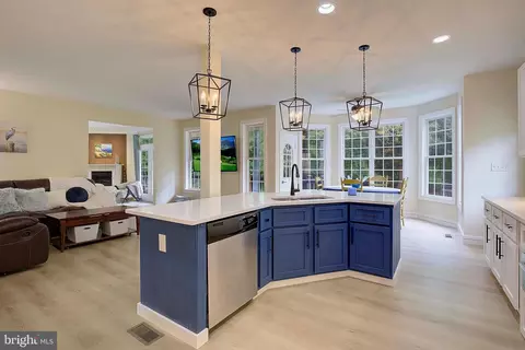 Kitchen - 8177 Bodkin Ave, Pasadena, MD 21122 photo 3 of 5