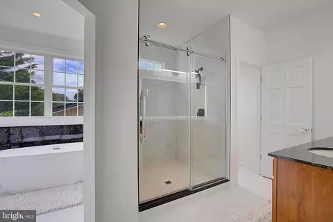 Bath - 8177 Bodkin Ave, Pasadena, MD 21122 photo 2 of 14