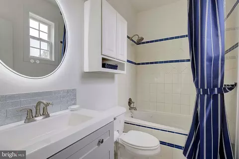 Bath - 8177 Bodkin Ave, Pasadena, MD 21122 photo 5 of 14