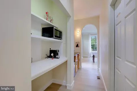 Entry Way - 8177 Bodkin Ave, Pasadena, MD 21122 photo 4 of 6