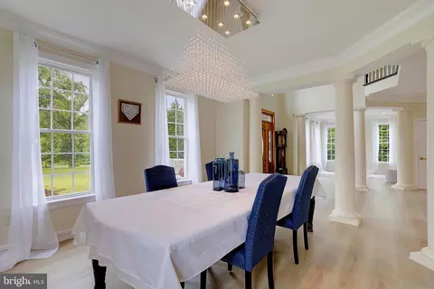 Dining - 8177 Bodkin Ave, Pasadena, MD 21122 photo 2 of 4