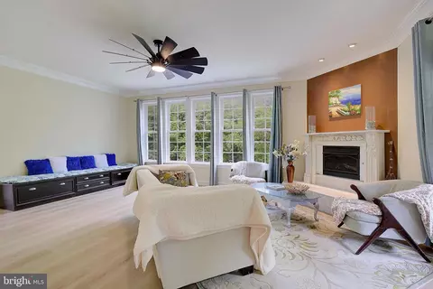 Living - 8177 Bodkin Ave, Pasadena, MD 21122 photo 5 of 5