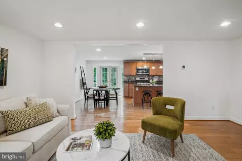 Living - 555 Bay Green Dr, Arnold, MD 21012 photo 1 of 2