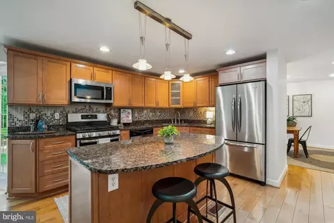 Kitchen - 555 Bay Green Dr, Arnold, MD 21012 photo 2 of 2