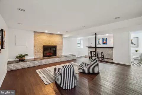 Living - 555 Bay Green Dr, Arnold, MD 21012 photo 2 of 2