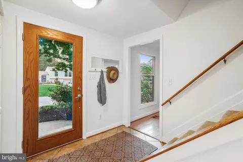 Entry Way - 555 Bay Green Dr, Arnold, MD 21012 photo 1 of 3