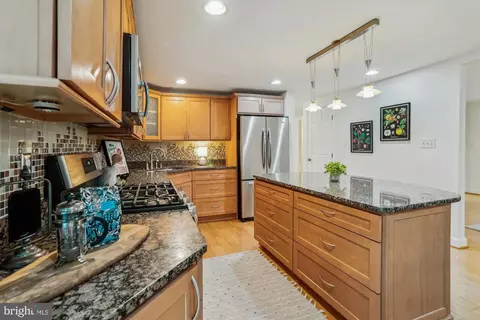 Kitchen - 555 Bay Green Dr, Arnold, MD 21012 photo 1 of 2