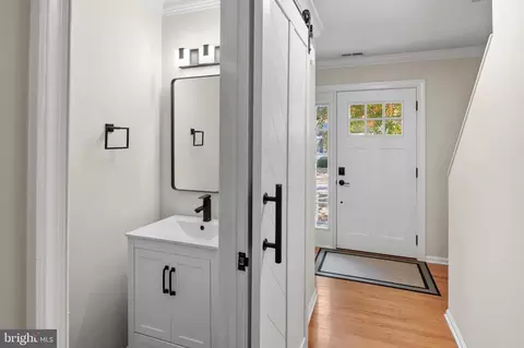 Entry Way - 606 Whittington Pl, Deale, MD 20751 photo 5 of 5