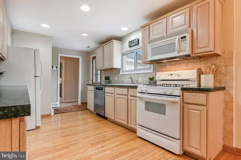 Kitchen - 101 Norman Rd, Pasadena, MD 21122 photo 2 of 2
