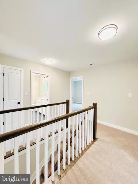 Entry Way - 4655 Mountain Rd, Pasadena, MD 21122 photo 4 of 8
