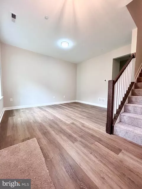 Living - 4655 Mountain Rd, Pasadena, MD 21122 photo 1 of 2