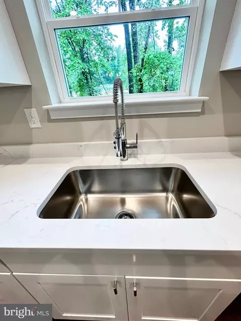 Kitchen - 4655 Mountain Rd, Pasadena, MD 21122 photo 4 of 8