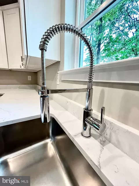 Kitchen - 4655 Mountain Rd, Pasadena, MD 21122 photo 5 of 8