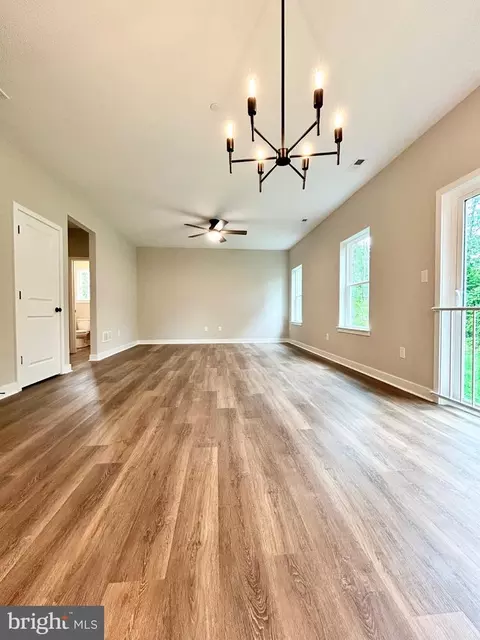 Living - 4655 Mountain Rd, Pasadena, MD 21122 photo 2 of 2