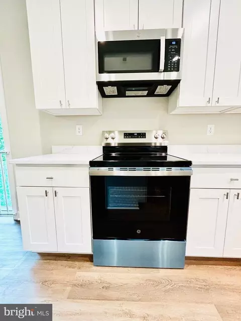 Kitchen - 4655 Mountain Rd, Pasadena, MD 21122 photo 6 of 8