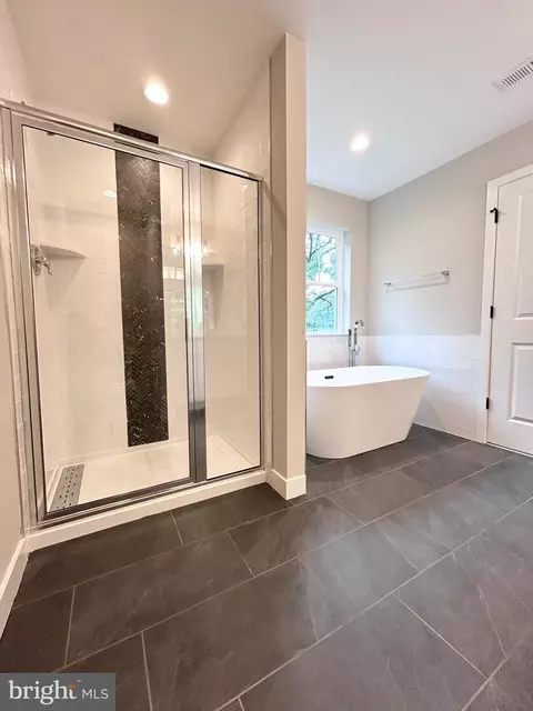 Bath - 4655 Mountain Rd, Pasadena, MD 21122 photo 5 of 7