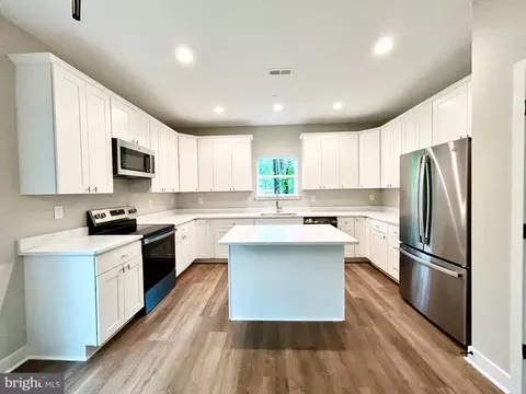 Kitchen - 4655 Mountain Rd, Pasadena, MD 21122 photo 2 of 8