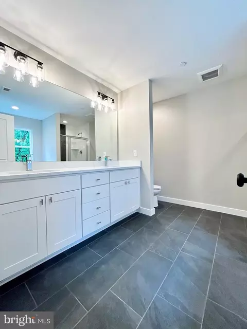 Bath - 4655 Mountain Rd, Pasadena, MD 21122 photo 3 of 7