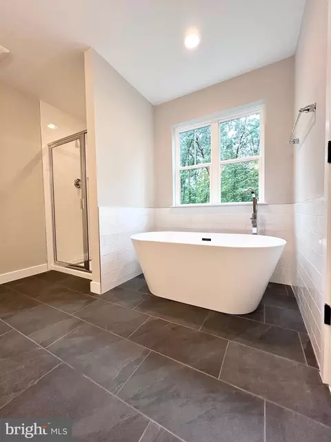 Bath - 4655 Mountain Rd, Pasadena, MD 21122 photo 6 of 7