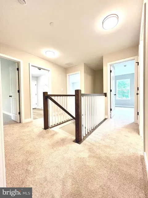 Entry Way - 4655 Mountain Rd, Pasadena, MD 21122 photo 6 of 8