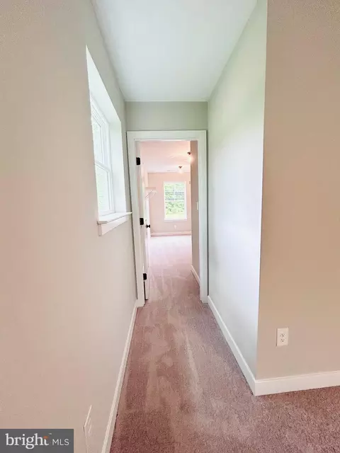 Entry Way - 4655 Mountain Rd, Pasadena, MD 21122 photo 7 of 8