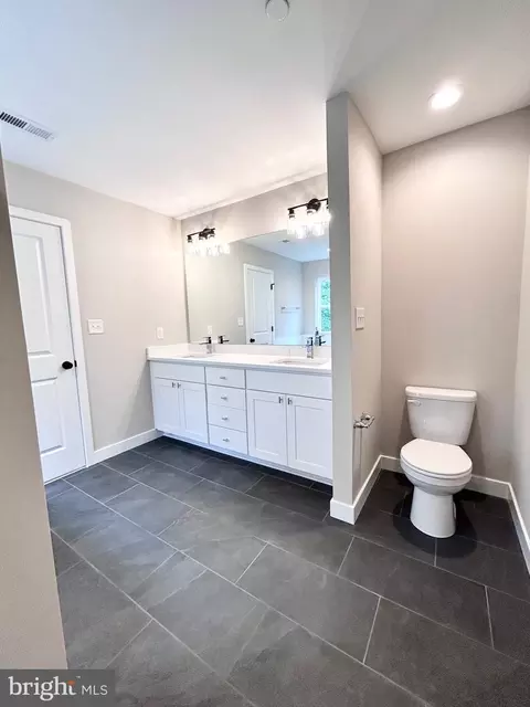Bath - 4655 Mountain Rd, Pasadena, MD 21122 photo 4 of 7