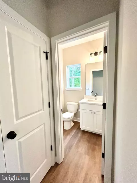 Entry Way - 4655 Mountain Rd, Pasadena, MD 21122 photo 2 of 8