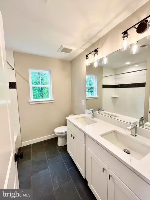 Bath - 4655 Mountain Rd, Pasadena, MD 21122 photo 2 of 7