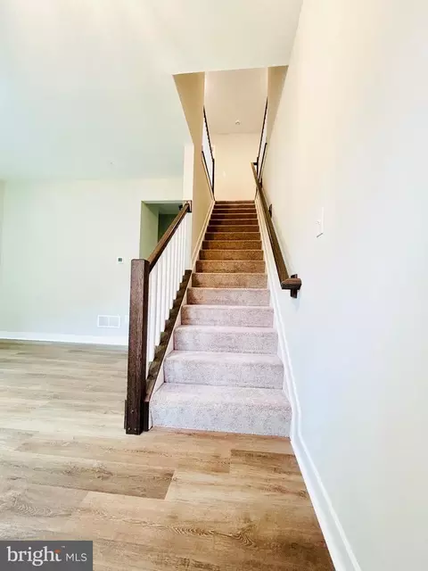 Entry Way - 4655 Mountain Rd, Pasadena, MD 21122 photo 1 of 8