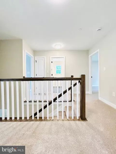 Entry Way - 4655 Mountain Rd, Pasadena, MD 21122 photo 5 of 8