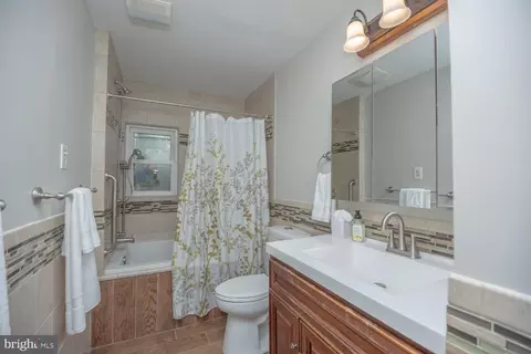 Bath - 7885 Elizabeth Rd, Pasadena, MD 21122 photo 5 of 5