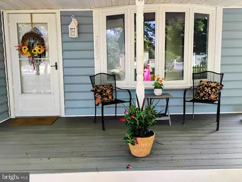 Exterior - 7885 Elizabeth Rd, Pasadena, MD 21122 photo 1 of 9